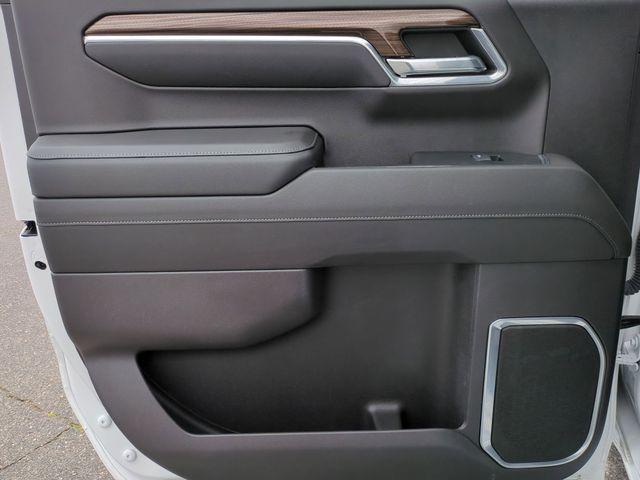2022 Chevrolet Silverado 1500 4WD Crew Cab Short Bed LT with 2FL