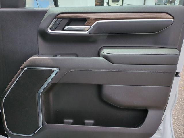 2022 Chevrolet Silverado 1500 4WD Crew Cab Short Bed LT with 2FL