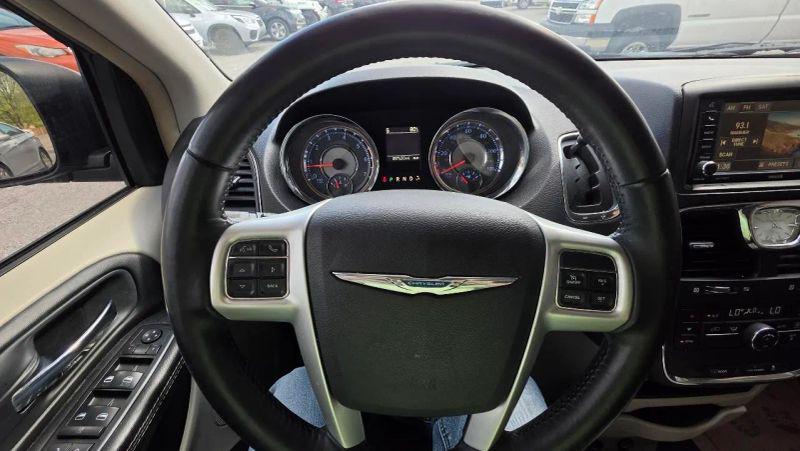 2014 Chrysler Town & Country Touring