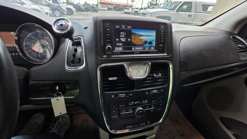 2014 Chrysler Town & Country Touring