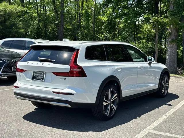 2025 Volvo V60 Cross Country Plus, B5 AWD Gas (mild hybrid)