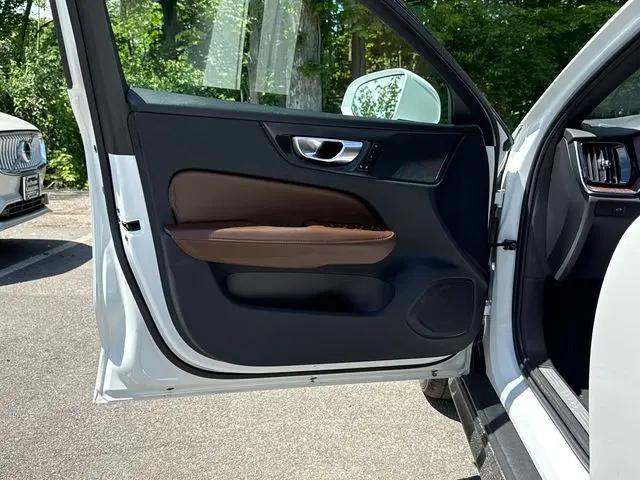 2025 Volvo V60 Cross Country Plus, B5 AWD Gas (mild hybrid)