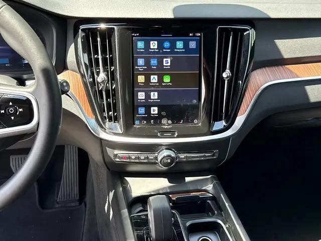 2025 Volvo V60 Cross Country Plus, B5 AWD Gas (mild hybrid)