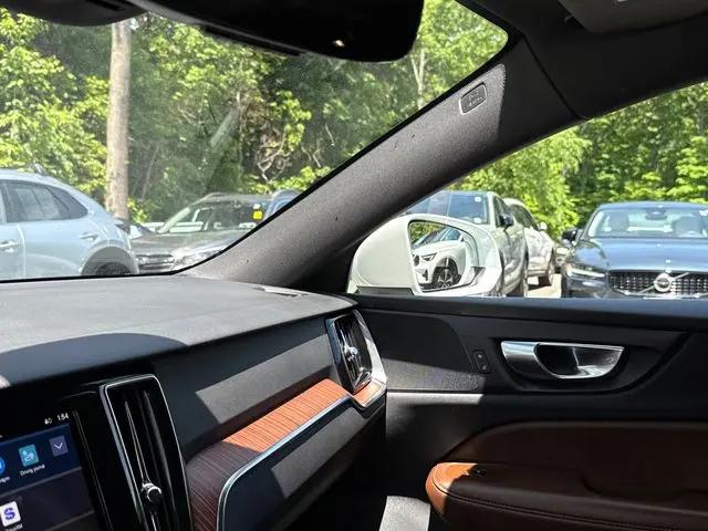 2025 Volvo V60 Cross Country Plus, B5 AWD Gas (mild hybrid)
