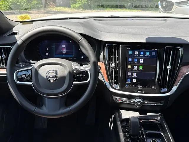2025 Volvo V60 Cross Country Plus, B5 AWD Gas (mild hybrid)