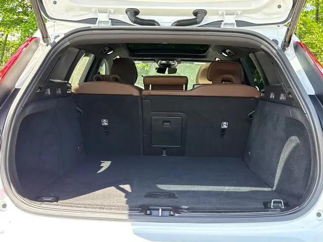 2025 Volvo V60 Cross Country Plus, B5 AWD Gas (mild hybrid)