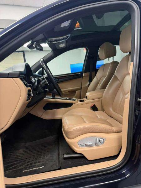 2022 Porsche Macan Base