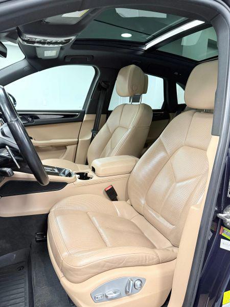 2022 Porsche Macan Base