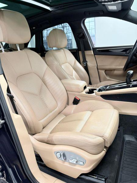 2022 Porsche Macan Base