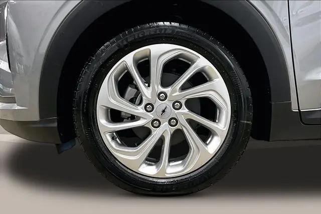 2027 Chevrolet Bolt LT FWD