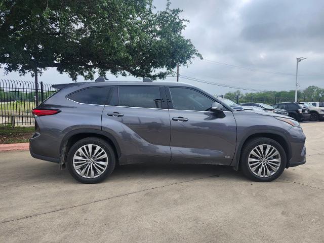 2022 Toyota Highlander Hybrid Platinum