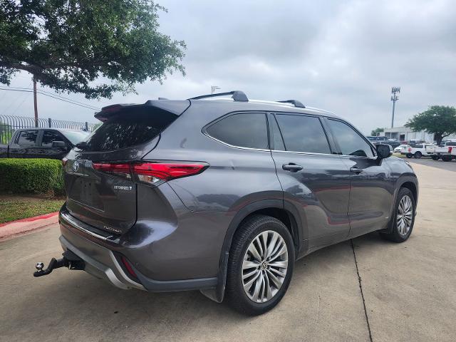 2022 Toyota Highlander Hybrid Platinum