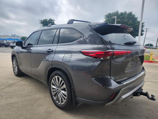 2022 Toyota Highlander Hybrid Platinum