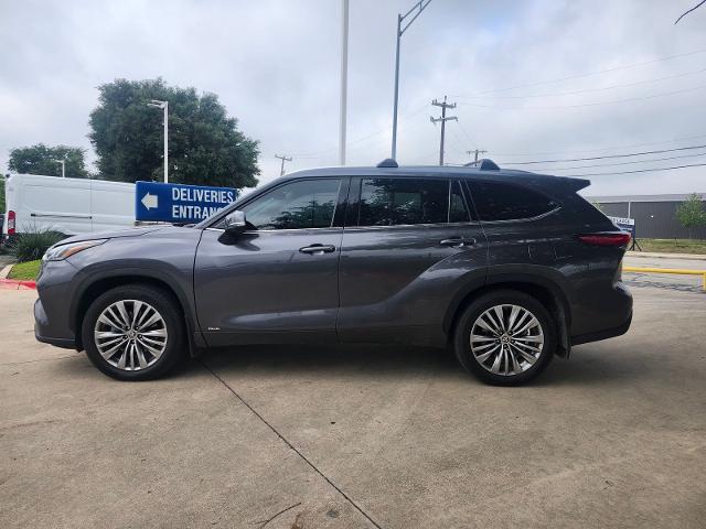 2022 Toyota Highlander Hybrid Platinum