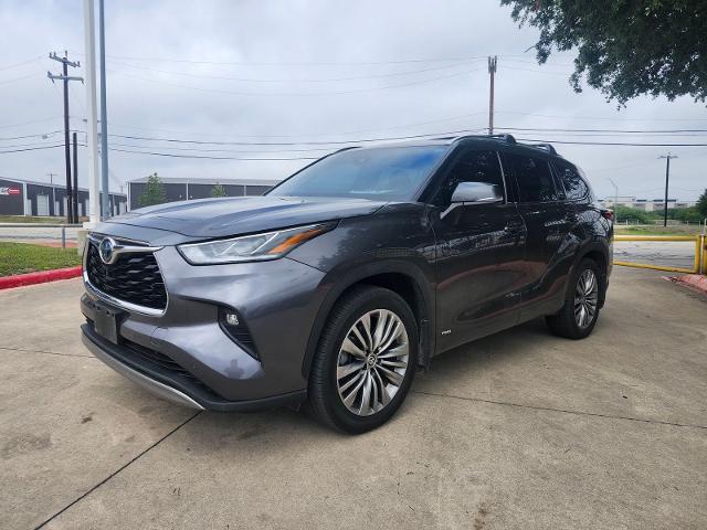 2022 Toyota Highlander Hybrid Platinum