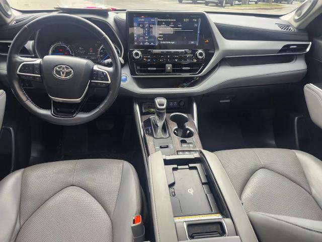 2022 Toyota Highlander Hybrid Platinum