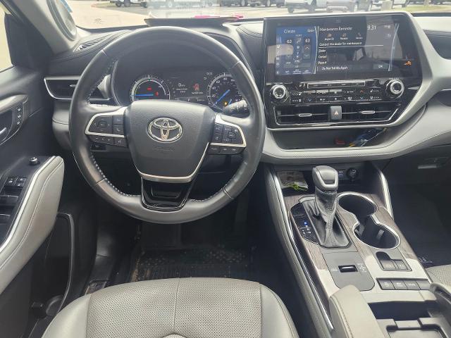2022 Toyota Highlander Hybrid Platinum