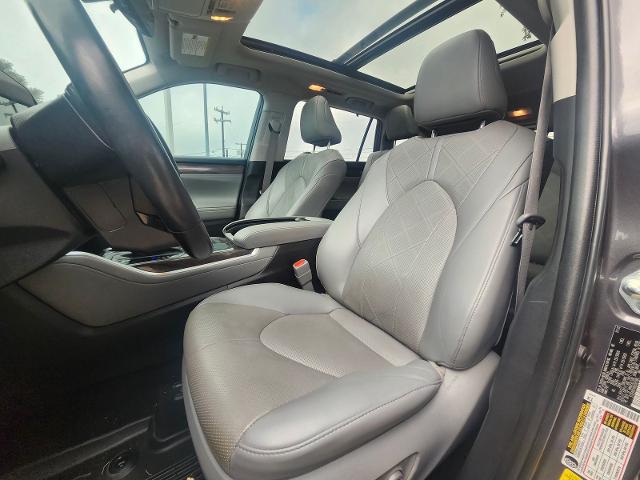 2022 Toyota Highlander Hybrid Platinum