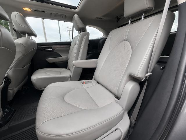 2022 Toyota Highlander Hybrid Platinum