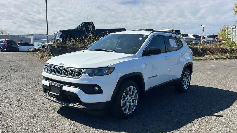2024 Jeep Compass Latitude Lux FWD