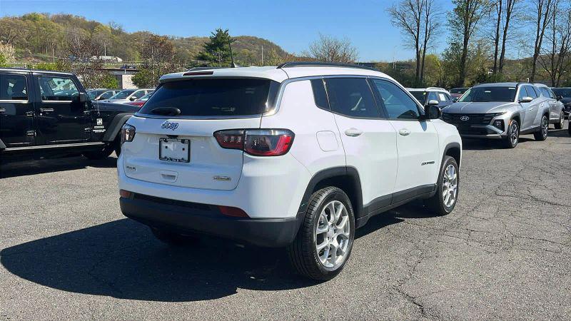 2024 Jeep Compass Latitude Lux FWD