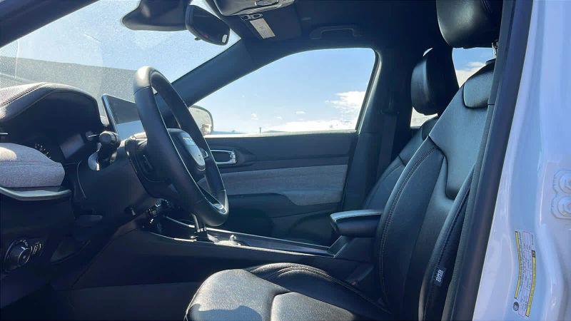 2024 Jeep Compass Latitude Lux FWD