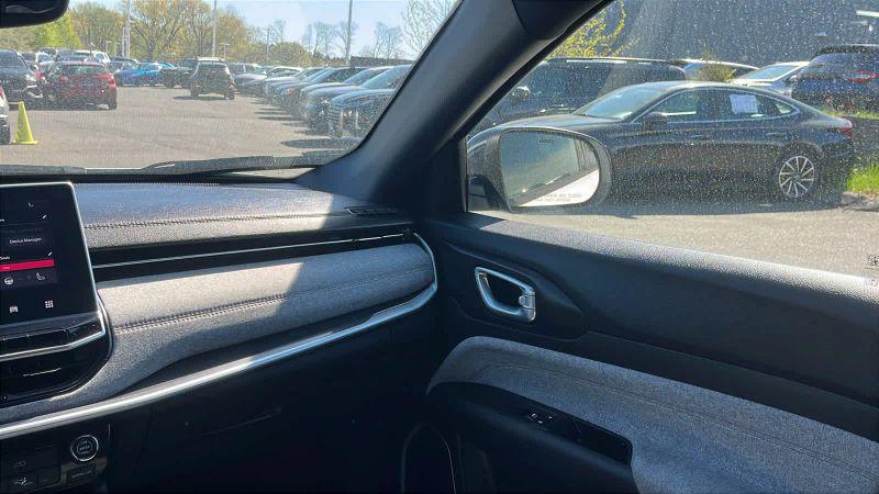 2024 Jeep Compass Latitude Lux FWD