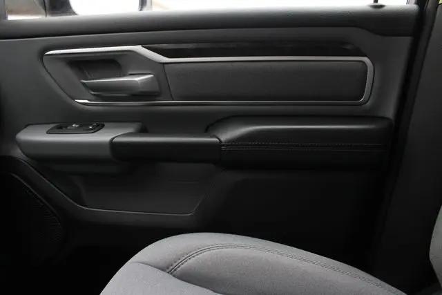 2020 Ram 1500 Big Horn Crew Cab 4x4 5'7" Box
