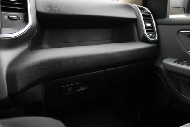 2020 Ram 1500 Big Horn Crew Cab 4x4 5'7" Box