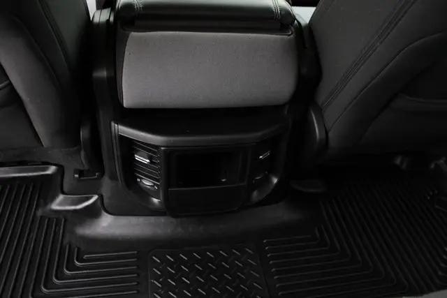 2020 Ram 1500 Big Horn Crew Cab 4x4 5'7" Box