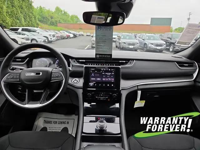2024 Jeep Grand Cherokee Laredo 4x4