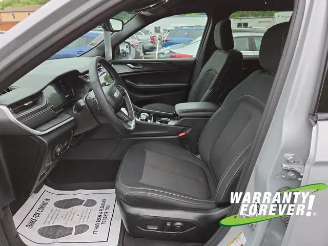 2024 Jeep Grand Cherokee Laredo 4x4