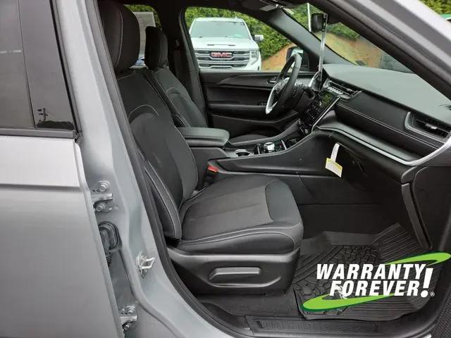 2024 Jeep Grand Cherokee Laredo 4x4