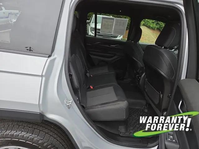 2024 Jeep Grand Cherokee Laredo 4x4