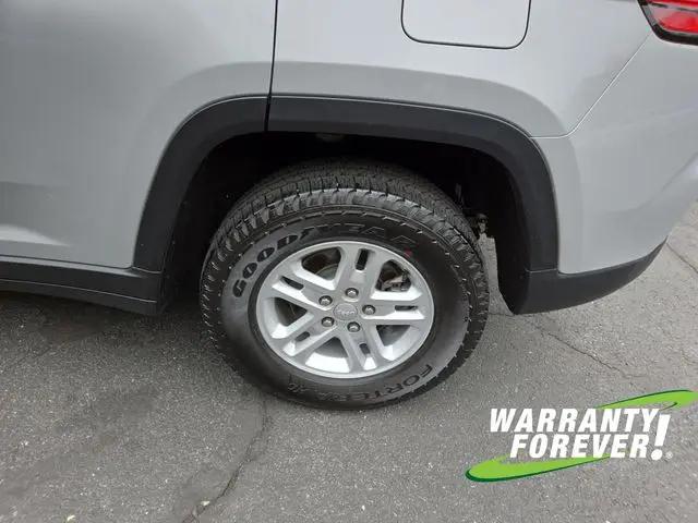 2024 Jeep Grand Cherokee Laredo 4x4
