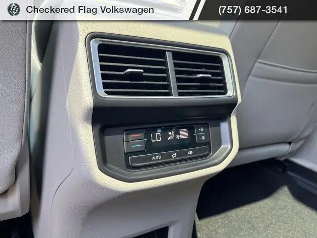 2026 Volkswagen Atlas SE with Technology