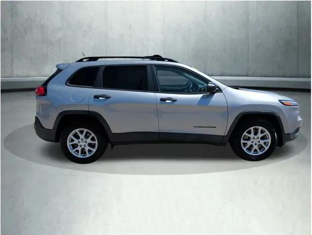 2016 Jeep Cherokee Sport