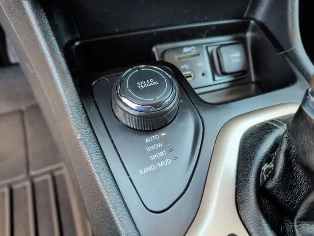2016 Jeep Cherokee Sport
