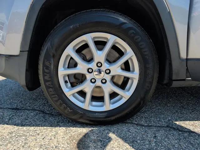 2016 Jeep Cherokee Sport