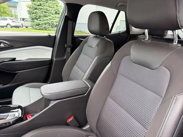 2025 Chevrolet Trax FWD LT
