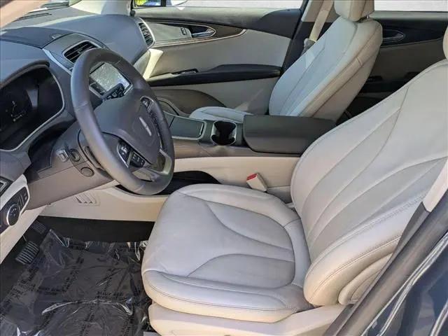 2019 Lincoln Nautilus Select