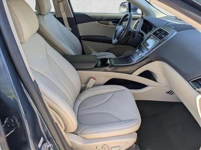 2019 Lincoln Nautilus Select