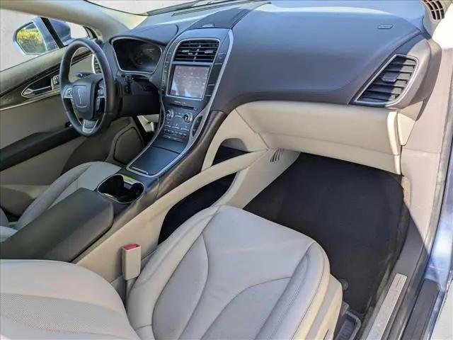 2019 Lincoln Nautilus Select