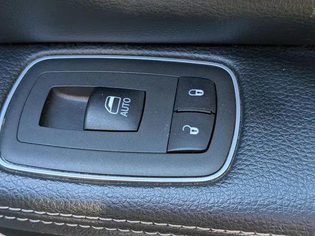 2021 Ram 1500 Laramie Crew Cab 4x4 5'7" Box