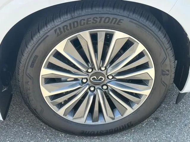 2026 INFINITI QX80 LUXE