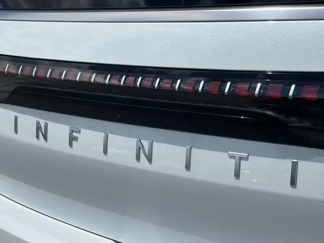 2026 INFINITI QX80 LUXE