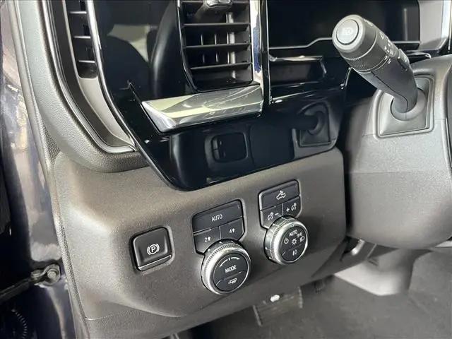 2025 GMC Sierra 1500 4WD Crew Cab Short Box Elevation with 3VL