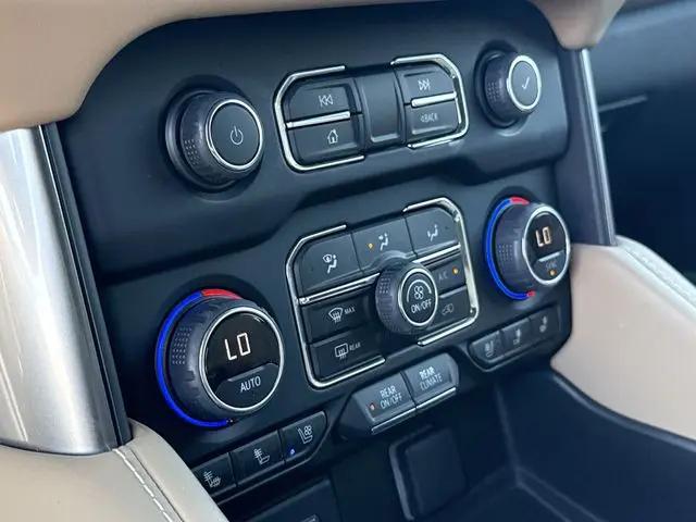 2022 Chevrolet Suburban 4WD Premier