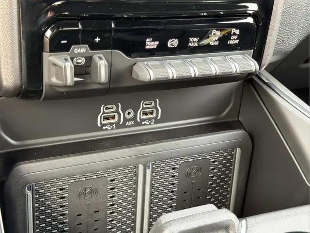 2026 Ram 3500 Laramie Crew Cab 4x4 8' Box