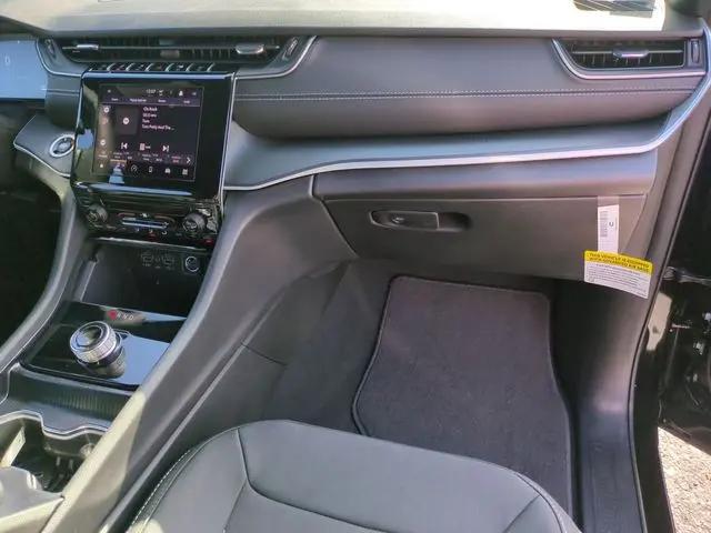 2026 Jeep Grand Cherokee L Laredo 4x4